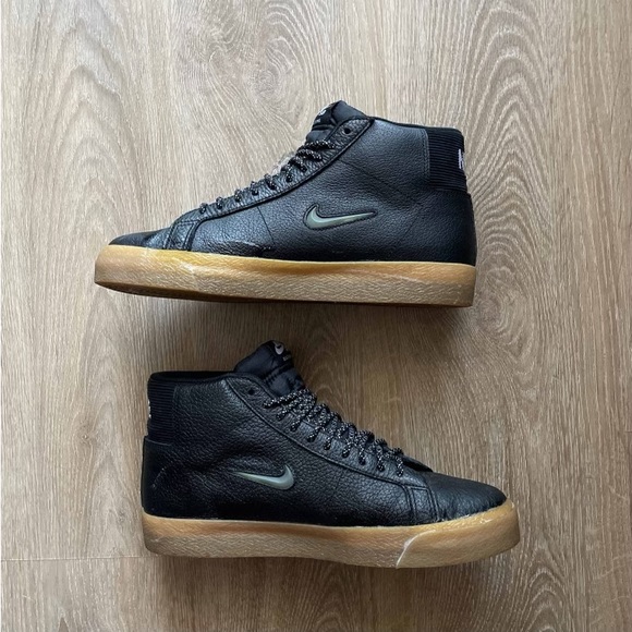 NIKE; ZOOM BLAZER MID PREMIUM ’BLACK GUM JEWEL’ - Picture 2 of 8